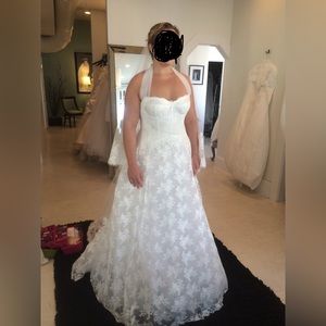 Trunkshow Monique Lhuillier Wedding Dress and Veil